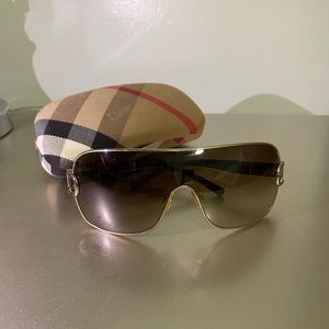 BURBERRY authentic sunglasses. Beautiful shape. Original case included.